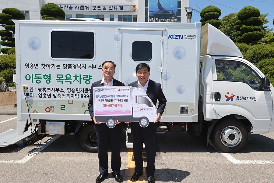문경복 옹진군수(오른쪽)