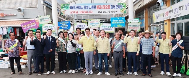 여름철 폭염으로부터 주민과 상인, 시장 방문객을 보호하기 위해 벌교 전통시장 일대에 쿨링포그(Cooling Fog) 시스템 설치를 완료해 가동하고 있다