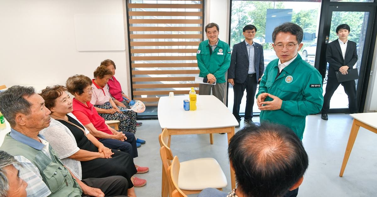 유정근 시장 권한대행의 무더위쉼터 방문