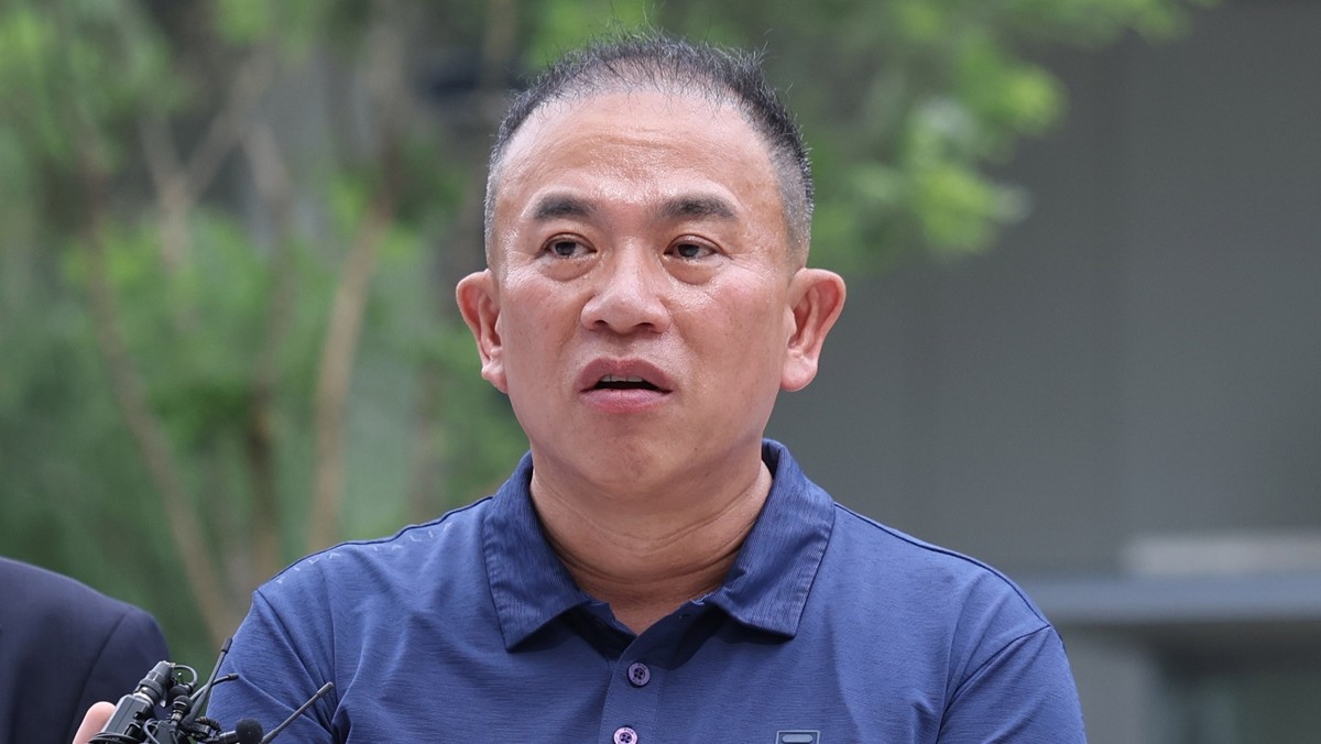 공천개입 의혹을 받는 ‘정치 브로커’ 명태균 씨가 31일 특검에 출석한 모습 / 뉴스1