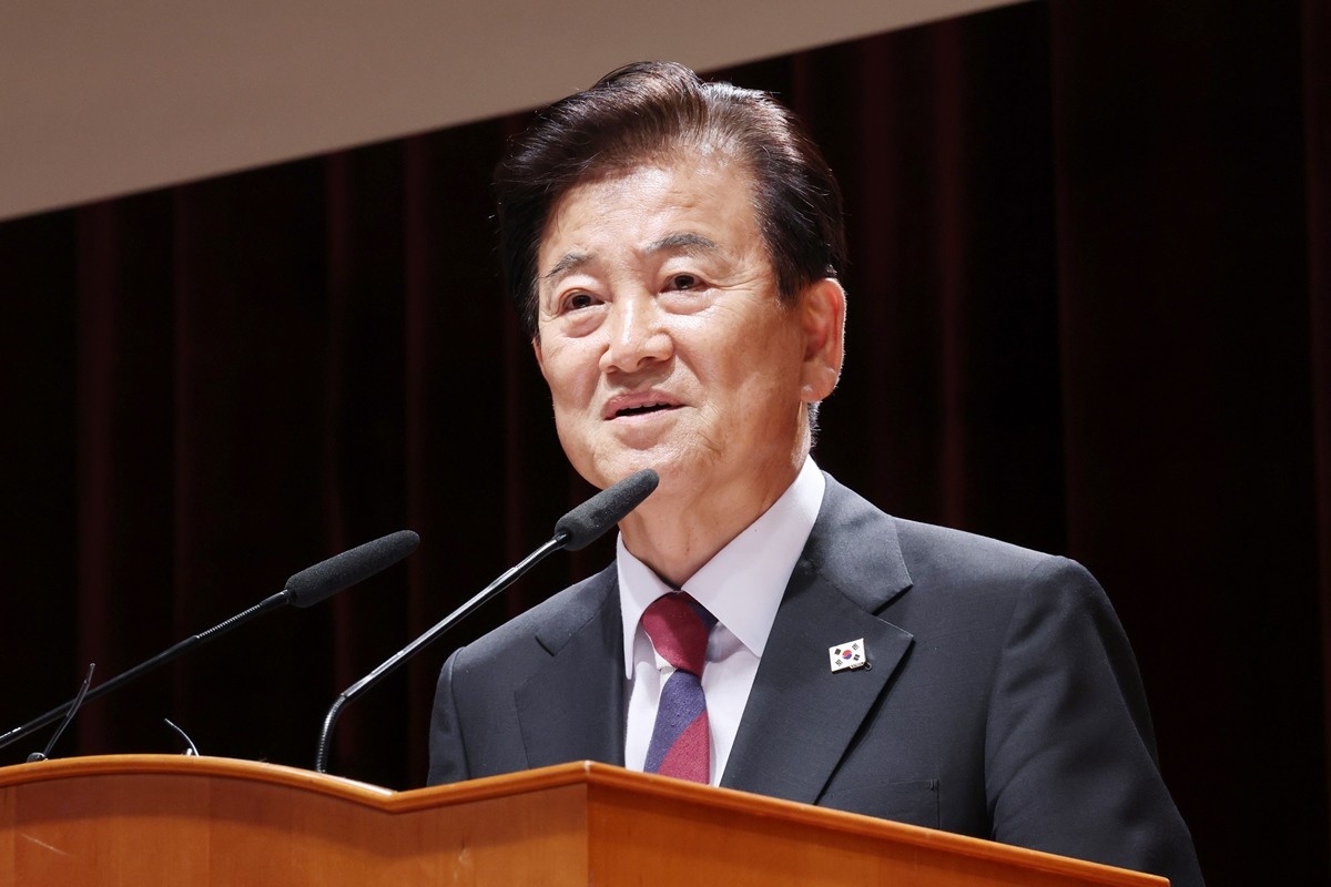 정동영 통일부 장관 자료 사진. 통일부가 민간의 대북 접촉을 제한해온 지침을 폐지했다. 정동영 통일부 장관은 31일 출근길에 취재진과 만나 '어제 '북한주민 접촉신고 처리 지침' 폐기안에 결재했다'라고 말했다. / 뉴스1