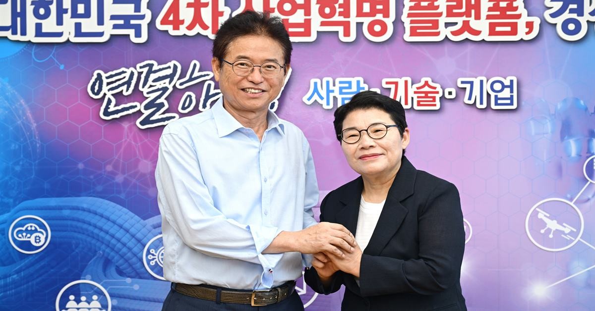 임이자 국회의원이 31일 재정협의 참석차 경북도를 방문, 은사인 이철우 경북도지사를 접견하고 빠른 쾌유를 기원했다/경북도