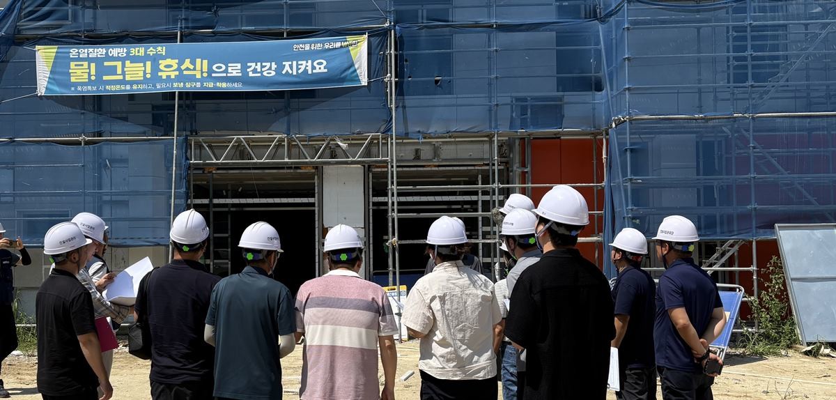 모빌리티 튜닝산업지원센터 건립 현장에서 품질 검수 합동점검 모습 / 김천시 제공