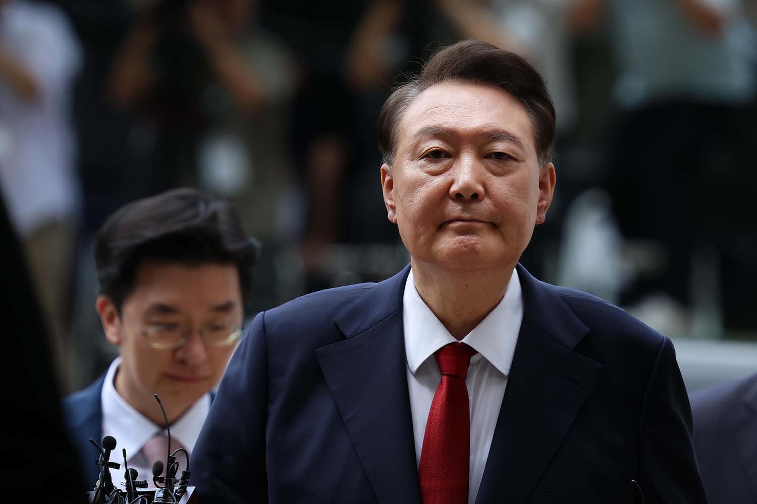 12·3 비상계엄과 관련해 특검의 수사를 받는 윤석열 전 대통령이 두 번째 구속 전 피의자심문(영장실질심사)를 받기 위해 7월 9일 오후 서울 서초구 중앙지방법원으로 출석하고 있다. / 뉴스1