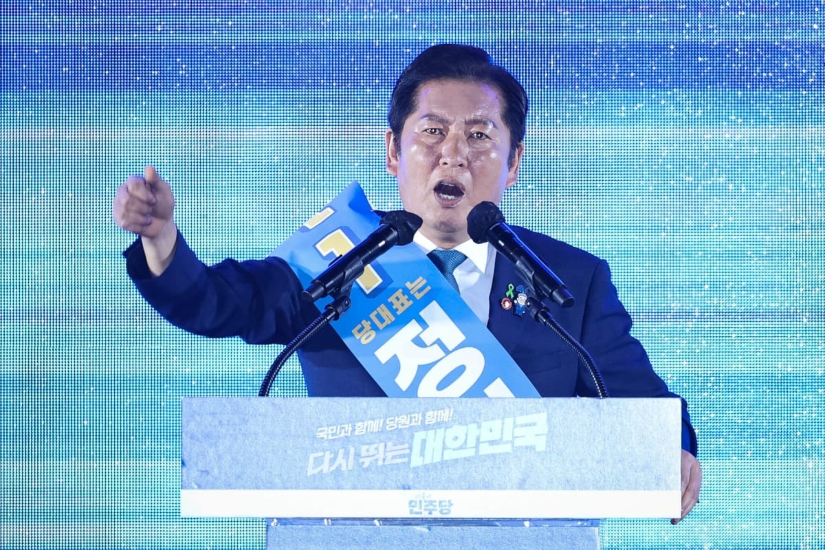 정청래 더불어민주당 당대표 후보가 2일 경기 고양시 킨텍스에서 열린 제2차 임시전국당원대회에서 정견발표를 하고 있다. / 뉴스1