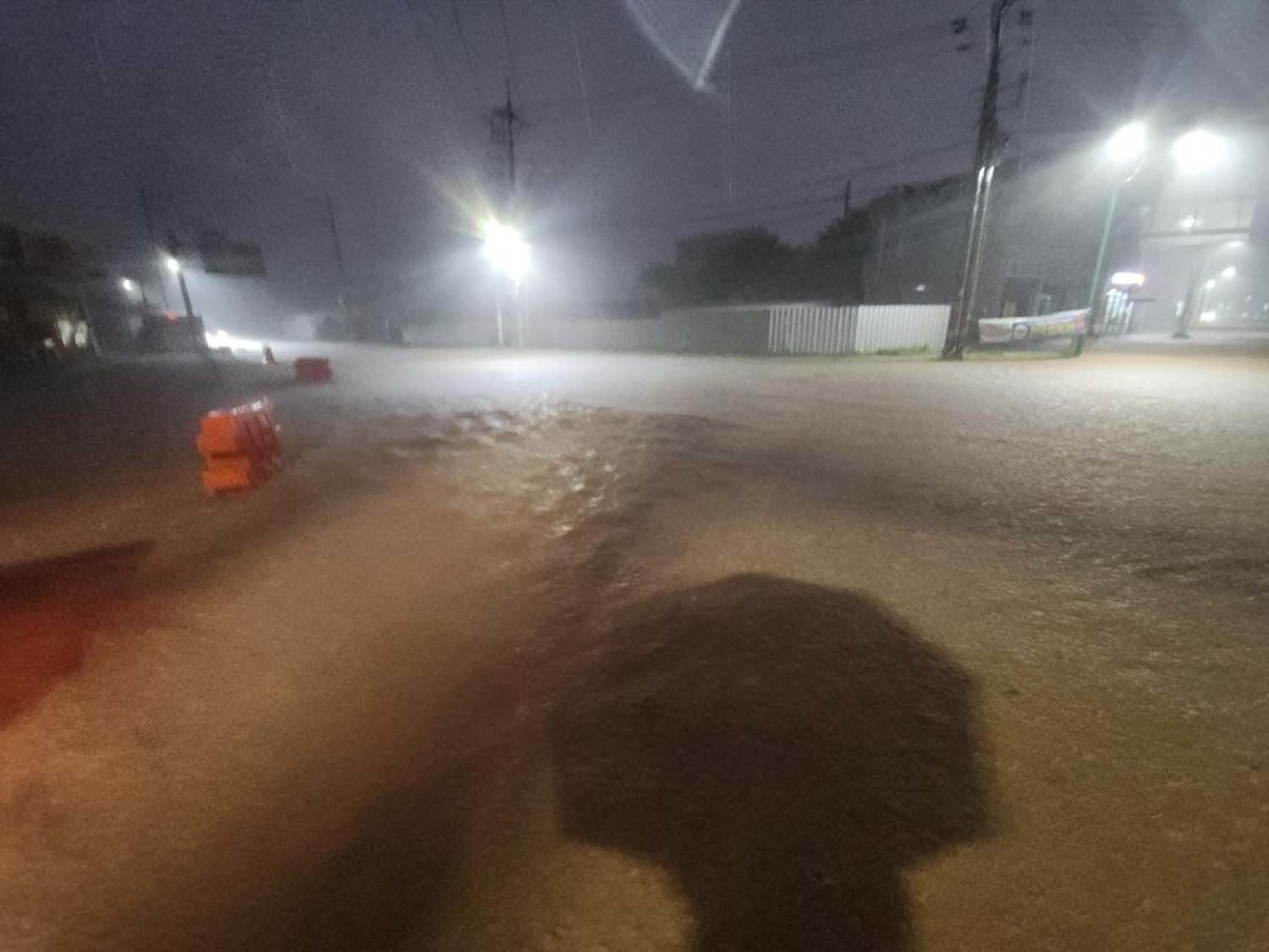 3일 전남 무안군에 시간당 140㎜의 폭우가 내려 읍내가 침수되고 있다. / 무안군 제공