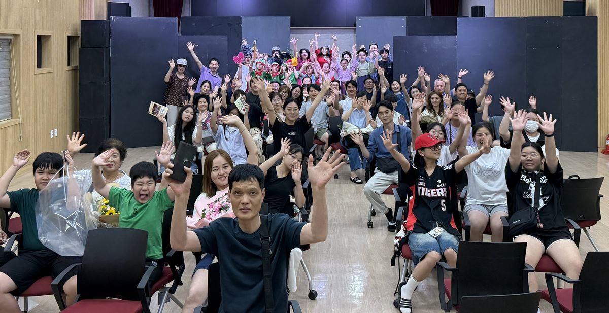 2025 청소년연극반 '청춘필터2기' 연극공연에 참석한 지역 청소년들 / 김천시 제공