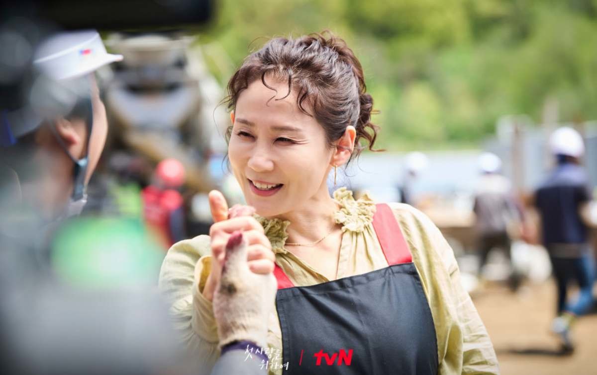 '첫, 사랑을 위하여' 스틸컷. 감초 조연으로 출연 중인 배우 김선영. / tvN 제공