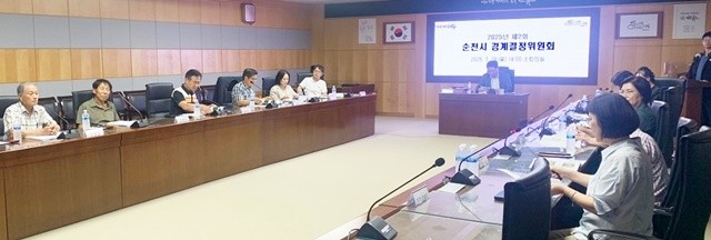 지난달 28일 시청 소회의실에서 '2025년 제2회 경계결정위원회'는 이의신청이 제기된 토지에 대해 경계 결정을 의결했다.