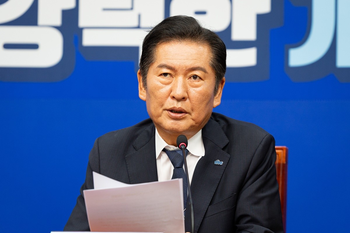 정청래 더불어민주당 대표가 6일 서울 여의도 국회에서 열린 최고위원회의에서 모두 발언을 하고 있다. / 뉴스1