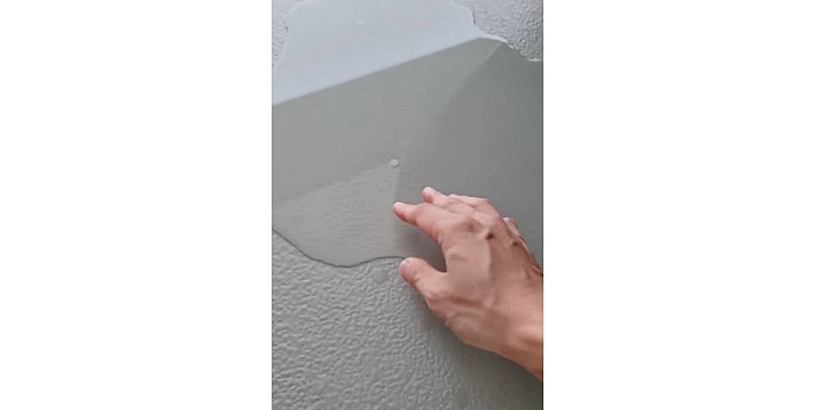 에어컨이 작동하면서 생긴 물 / 유튜브 '1분미만'