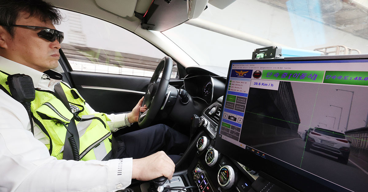 난폭운전 단속중인 경찰의 모습. 기사와는 관련없는 사진. / 뉴스1