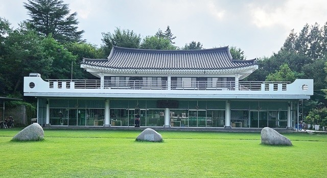 광주 광산구가 송무정 궁도장을 이용하는 시민의 안전을 위해 2억 원을 투입, 시설개선 사업을 추진한다.