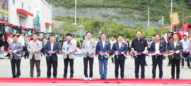 농기계 전문기업 ㈜티와이엠의 호남플라자가 나주 혁신산단에 개소했다.