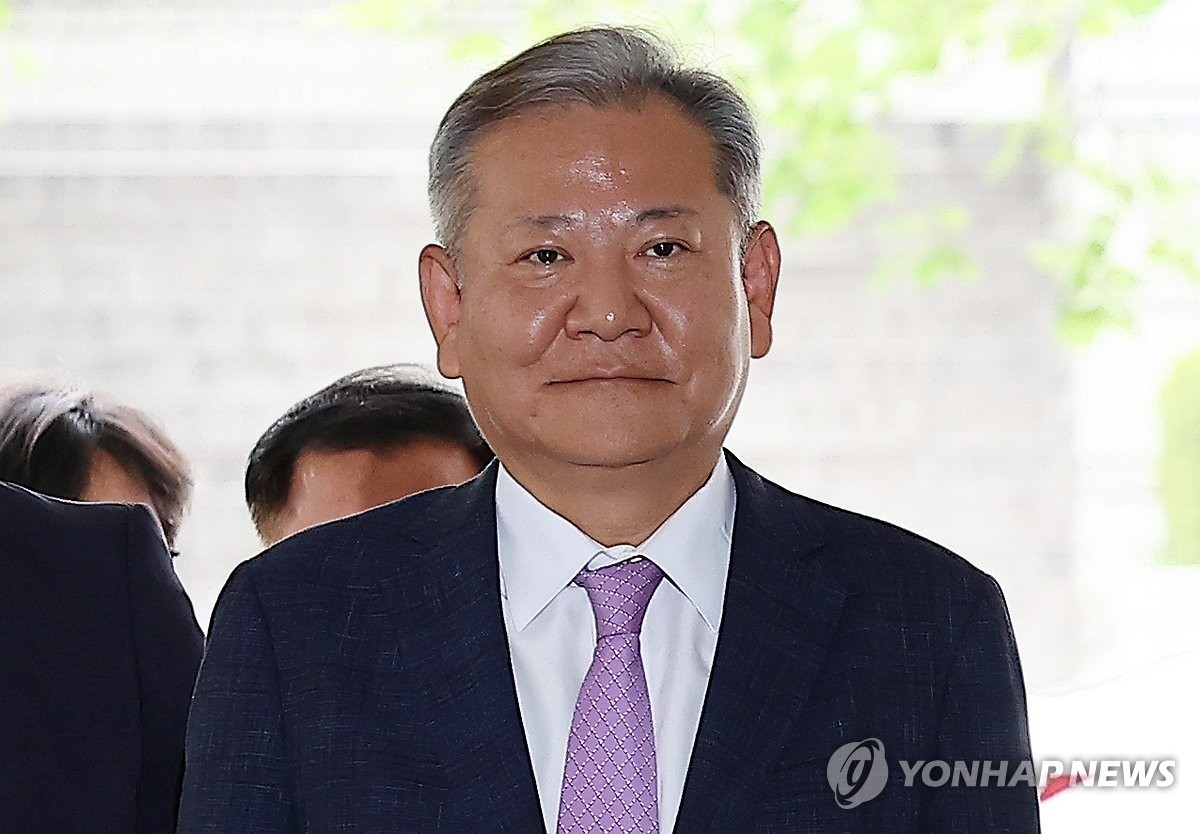 이상민 전 행정안전부 장관이 구속 전 피의자 심문(영장실질심사)을 위해 지난달 31일 서울 서초구 서울중앙지방법원으로 들어서고 있다. / 연합뉴스