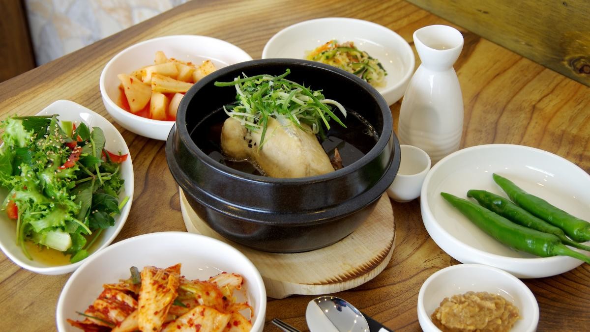 옻닭. / Reborn71-shutterstock.com