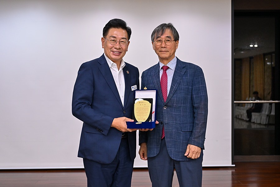 전진선 양평군수(왼쪽)