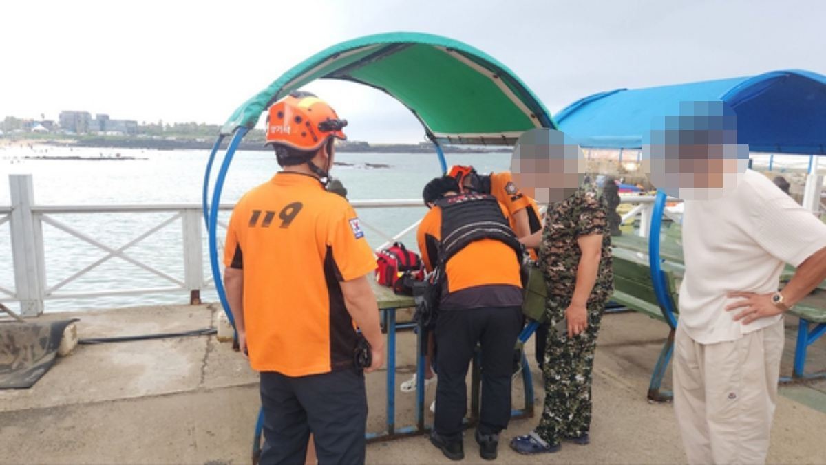 지난 9일 오후 제주 신흥해변 인근 해상 수난사고 구조 현장. / 제주도 소방안전본부 제공