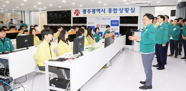 강기정 광주시장이 지난 2024년 8월19일 시청 충무시설에서 '2024년 을지연습 최초 상황보고회'를 주재하고 있다. /광주광역시 제공