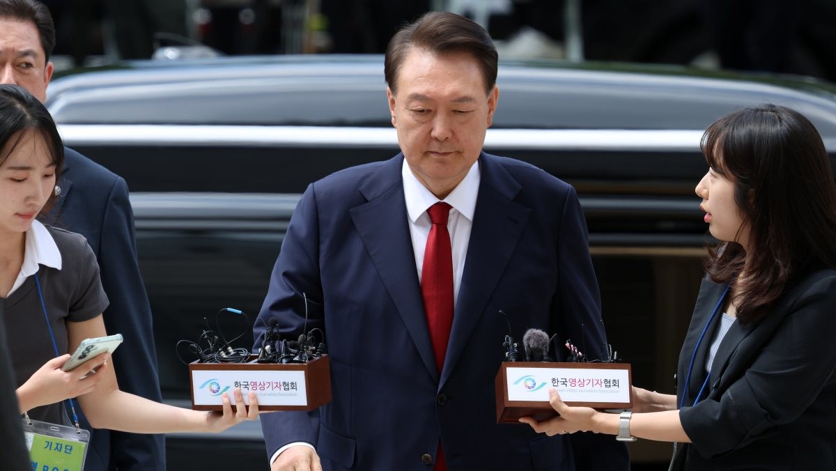 윤석열 전 대통령이 두 번째 영장실질심사를 받기 위해 지난 9일 오후 서울 서초구 중앙지법으로 출석하고 있는 모습 / 뉴스1