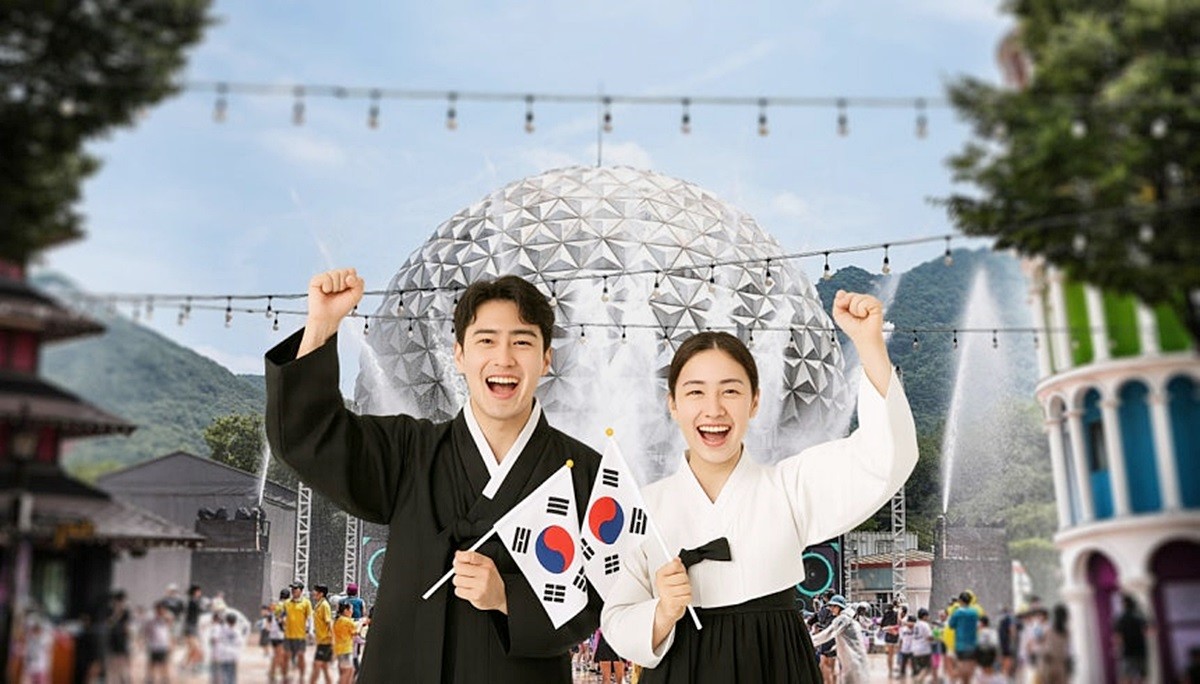 서울랜드는 8월 15일 광복절 단 하루 광복 80주년 기념 이벤트 '외쳐라 만세 삼창! 가져와라! 태극기'를 진행한다. 이날 서울랜드 방문객들은 현장 매표소에서 '대한독립 만세! 만세! 만세!'를 외치거나 태극기 관련 소지품(태극기, 태극기 티셔츠, 배지, 페이스페인팅 등)을 인증하고 서울랜드 공식 SNS 채널 팔로우를 하면 '파크이용권'을 반값 할인(50% 할인)된 가격인 2만 6000원에 구매할 수 있다. / 서울랜드 제공