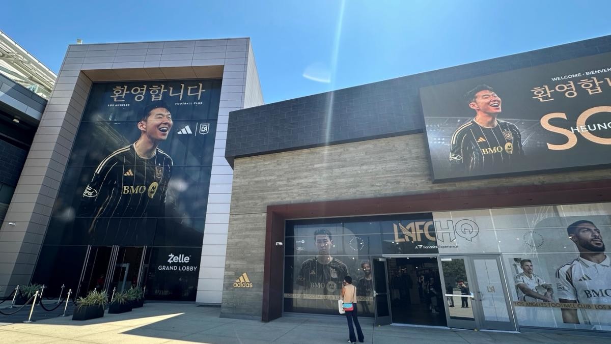 손흥민 LAFC 입단 기자회견이 열린 6일(현지시간) 미국 로스앤젤레스(LA) BMO 스타디움에 손흥민을 환영하는 벽보가 걸려 있다. / 연합뉴스