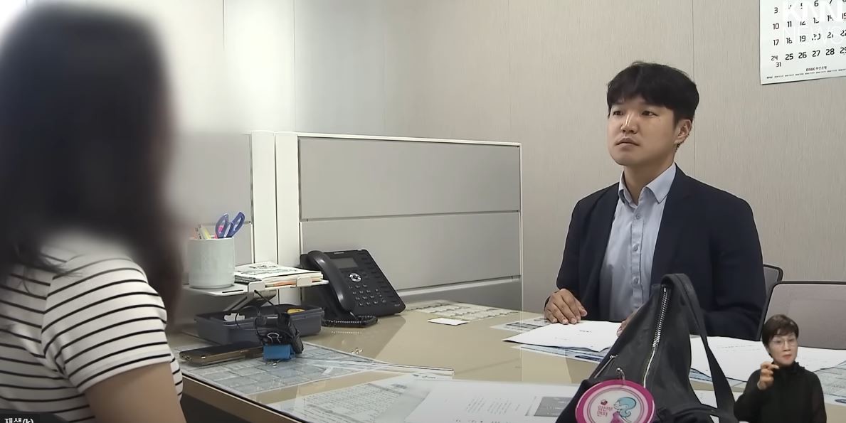 수영장에서 입장을 거부 당한 임산부 인터뷰 장면 / 유튜브 'KNN NEWS'