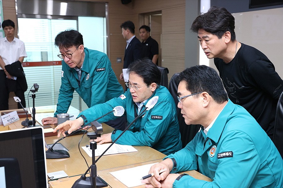 재난상황실에서 피해상황을 종합지휘 중인 이동환 고양특례시장