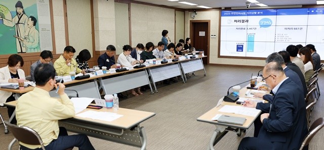 광산구는 13일 구청 2층 상황실에서 주민 건의 사항 처리 상황 공유회를 열고, 찾아가는 경청 구청장실, 구청장 직통 문자서비스 등 소통 창구 운영을 점검했다.
