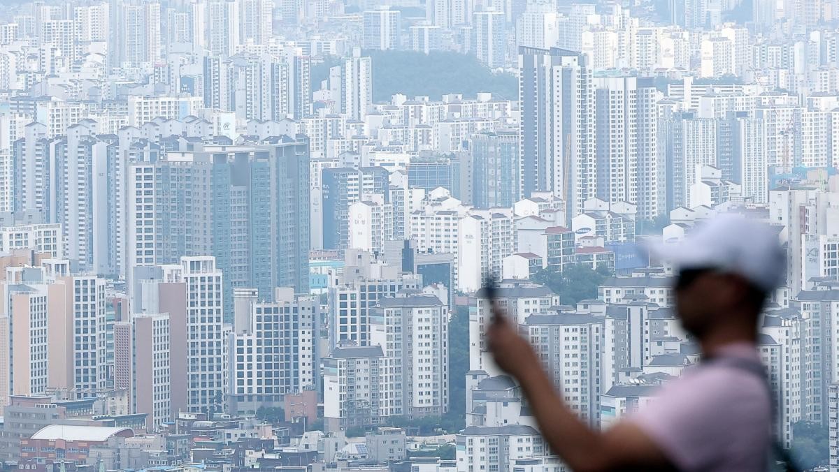 서울 남산에서 바라본 아파트 단지 모습.  / 뉴스1