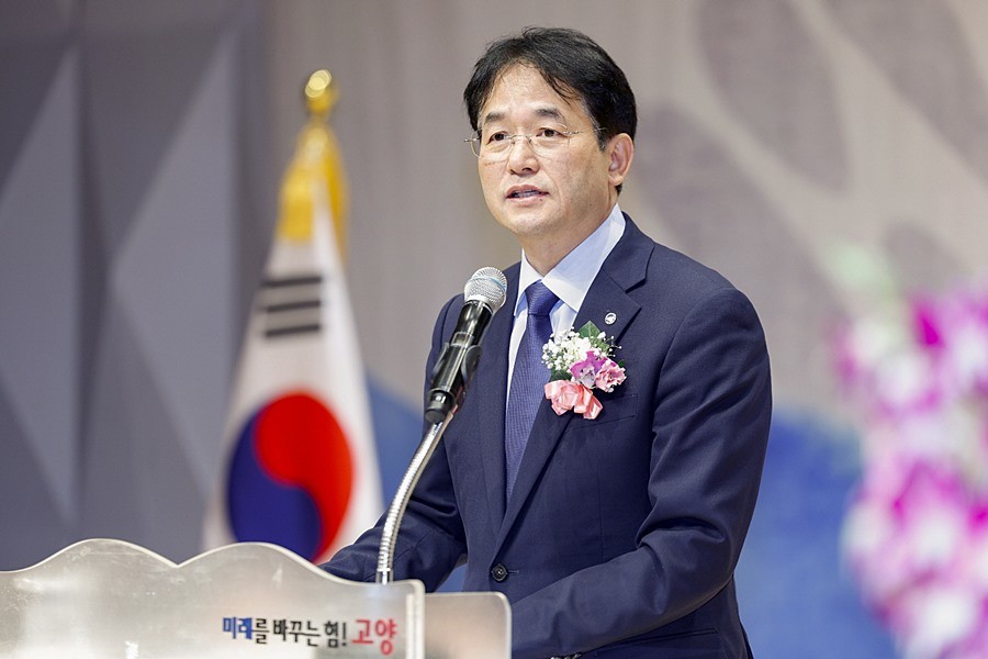 이동환 고양특례시장이 경축사를 하고 있다