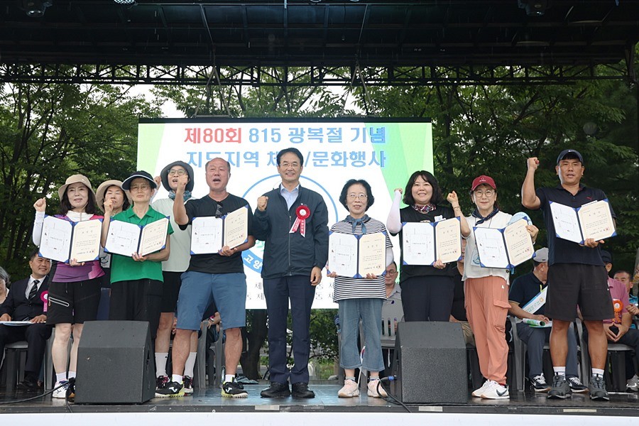 표창 대상자 9명과 이동환 고양특례시장