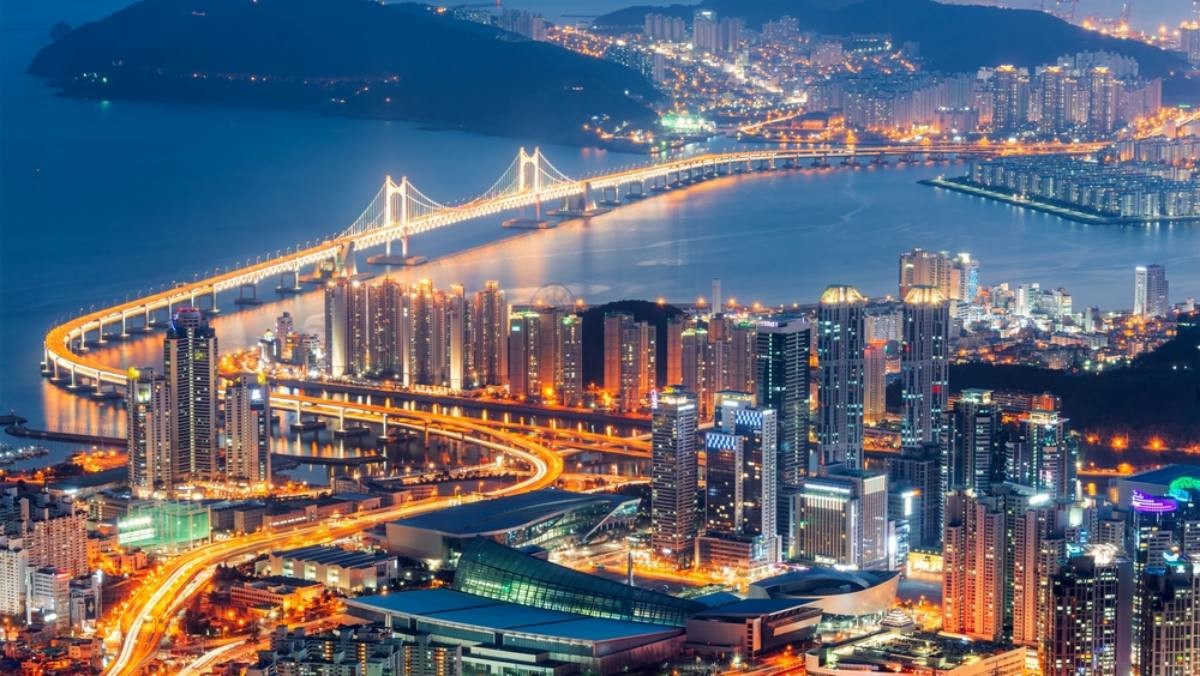 부산의 광안대교 / Sean Pavone-shutterstock.com