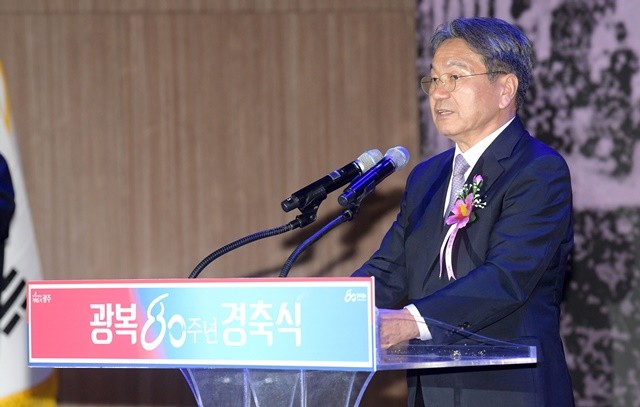 강기정 광주광역시장이 15일 광주의 새로운 창업거점 스테이지(STA·G)에서 열린 '광복 80주년 경축식'에 참석해 '광주의 세가지 약속' 경축사를 하고 있다./광주광역시 제공