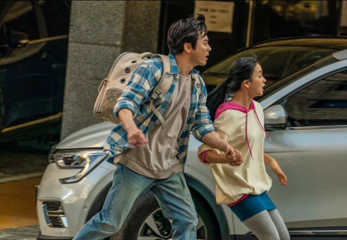 '좀비딸' 주연 조정석, 최유리. 부녀 관계로 출연한 두 사람. / NEW 제공