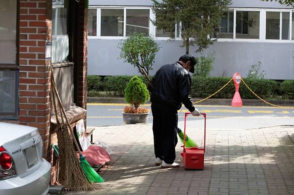 기사와 관련 없는 경비원 자료 사진. / 뉴스1