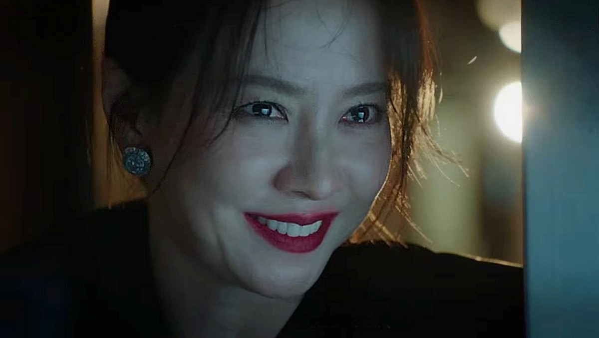 '컨피던스맨 KR' 메인 예고편에 등장한 배우 송지효 / 쿠팡플레이