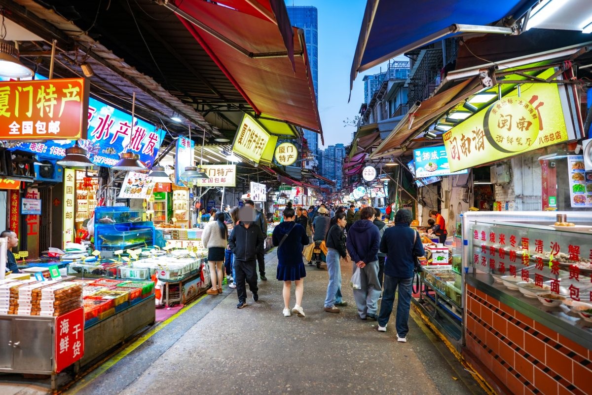 중국 샤먼 길거리. / kikujungboy CC-shutterstock.com