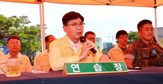 김철우 보성군수는 “군민의 안전과 국가 안보를 지키는 훈련인 만큼, 어느 한 부분도 소홀히 해서는 안 된다.”라며 철저한 대응을 당부했다.