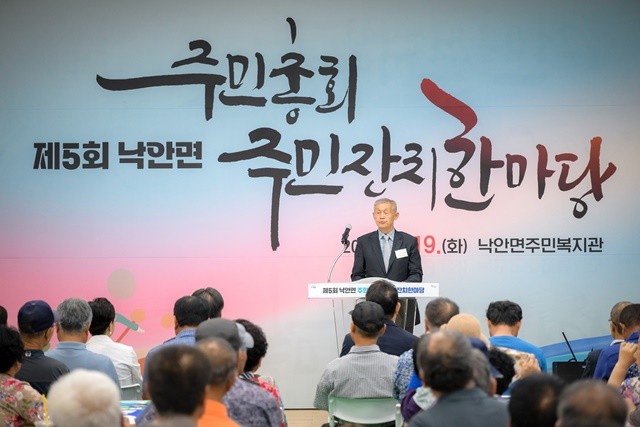 지난 19일 낙안면 주민자치회 지연종 회장이 낙안면 주민총회에서 개회사를 하고 있다.