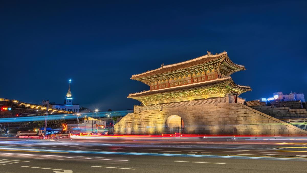 서울 동대문. / Noppasin Wongchum-shutterstock.com