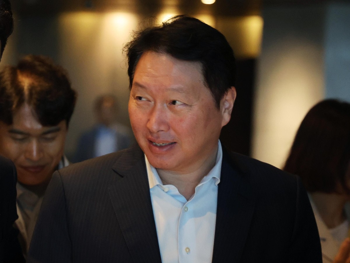 최태원 SK그룹 회장이 18일 오전 서울 광진구 워커힐 호텔에서 열린 '이천포럼 2025'에 참석하고 있다. / 뉴스1