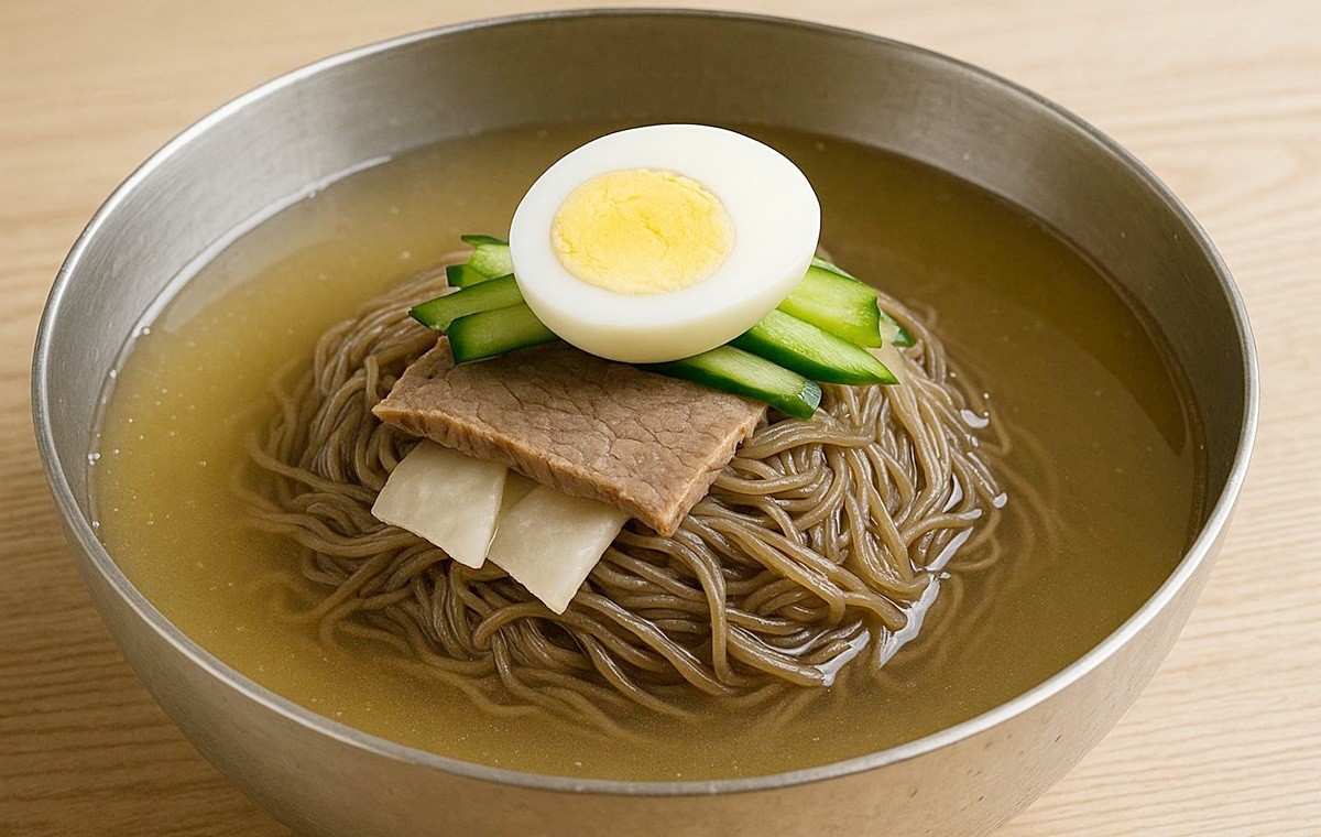 여름철 별미 평양냉면 모습. 기사 이해를 돕기 위해 AI를 활용해 제작한 이미지입니다. 실제 모습과 다소 차이가 있을 수 있습니다.