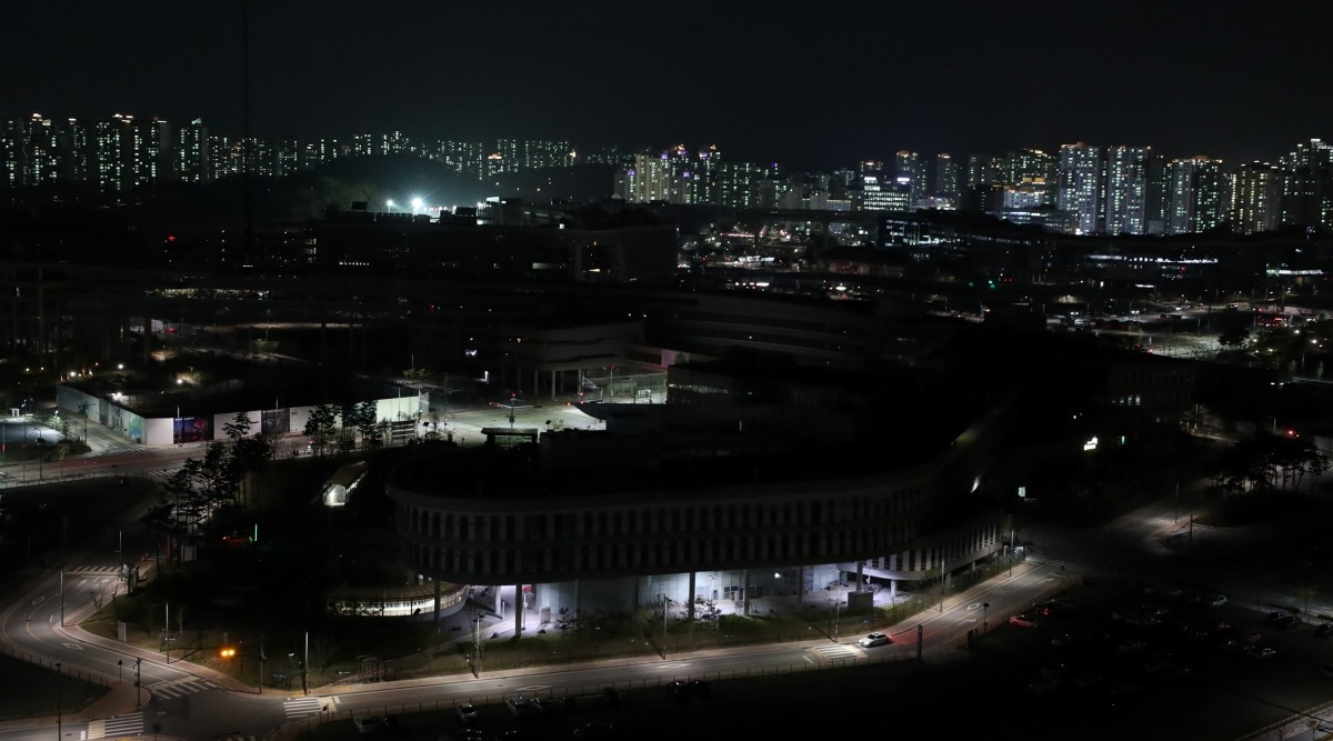 지난 2018년 에너지의 날을 맞아 정부세종청사에 조명이 꺼져 있다. / 연합뉴스