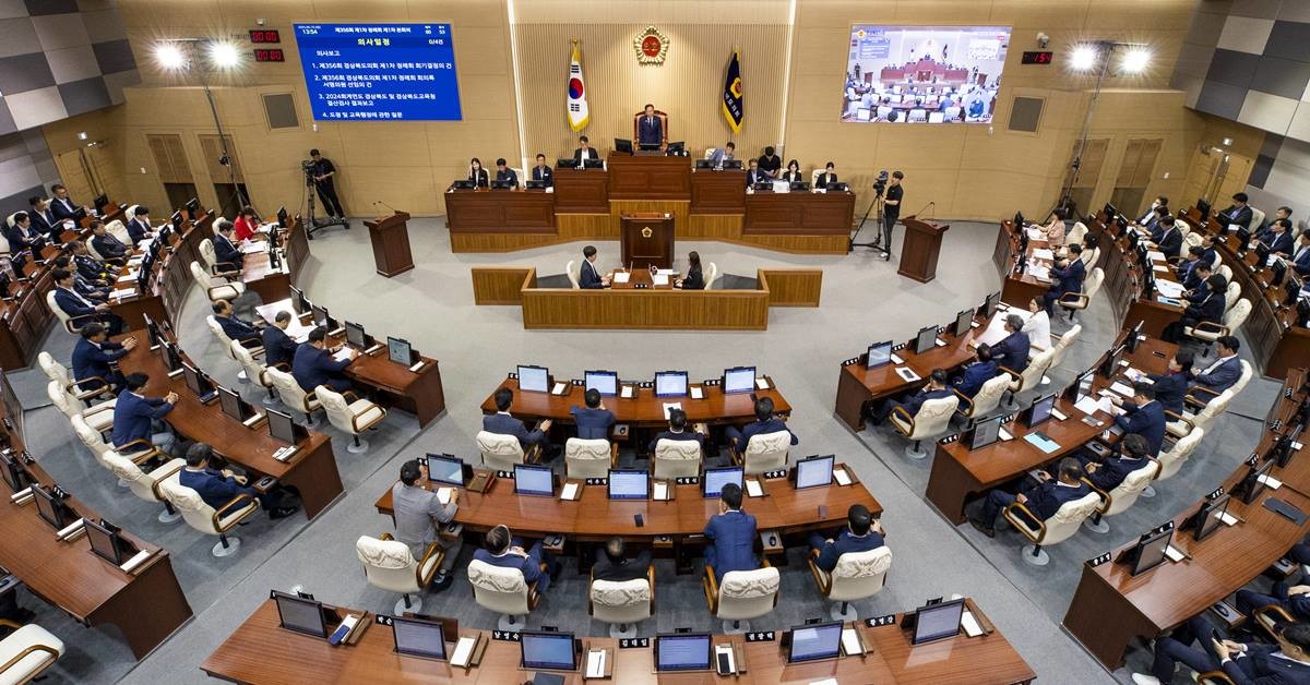 경상북도의회는 8월 25일부터 9월 4일까지 제357회 임시회를 열고 11일간의 일정으로 의정활동에 돌입한다. 사진은 본회의장 모습/경북도의회