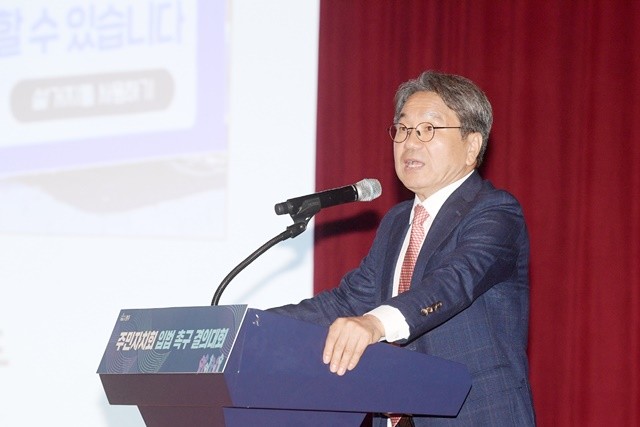 강기정 광주광역시장이 25일 오후 시청 대회의실에서 열린 주민자치회 입법 촉구 결의대회에 참석해 인사말을 하고 있다. /광주광역시 제공