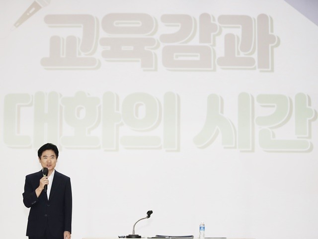 22일 설명회에서 김대중 교육감이 발언하고 있다.