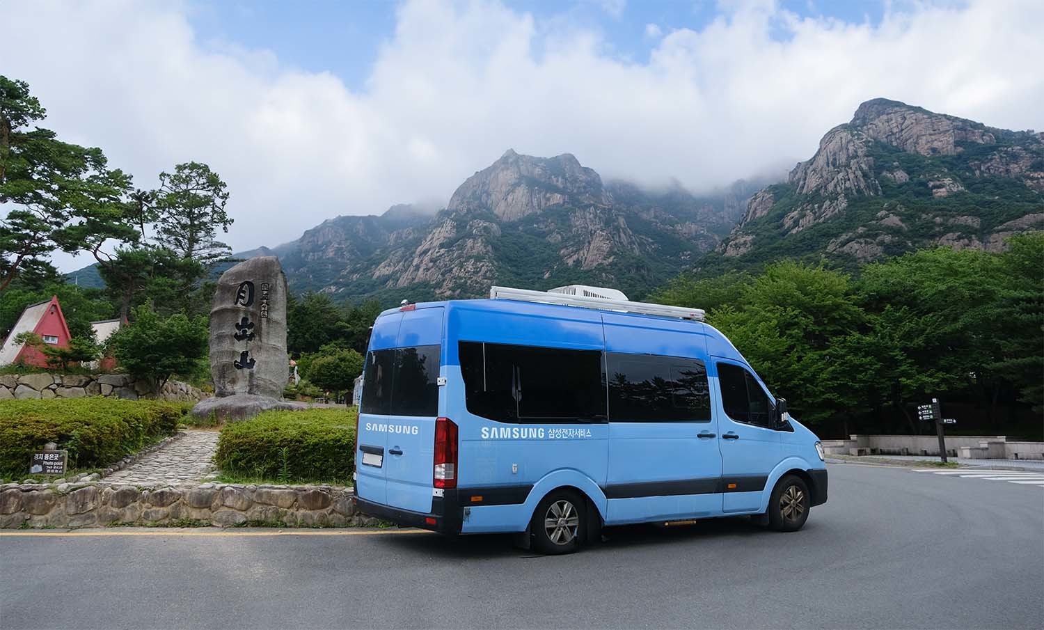 휴대폰 점검 장비가 탑재된 이동 서비스 차량. / 삼성전자서비스