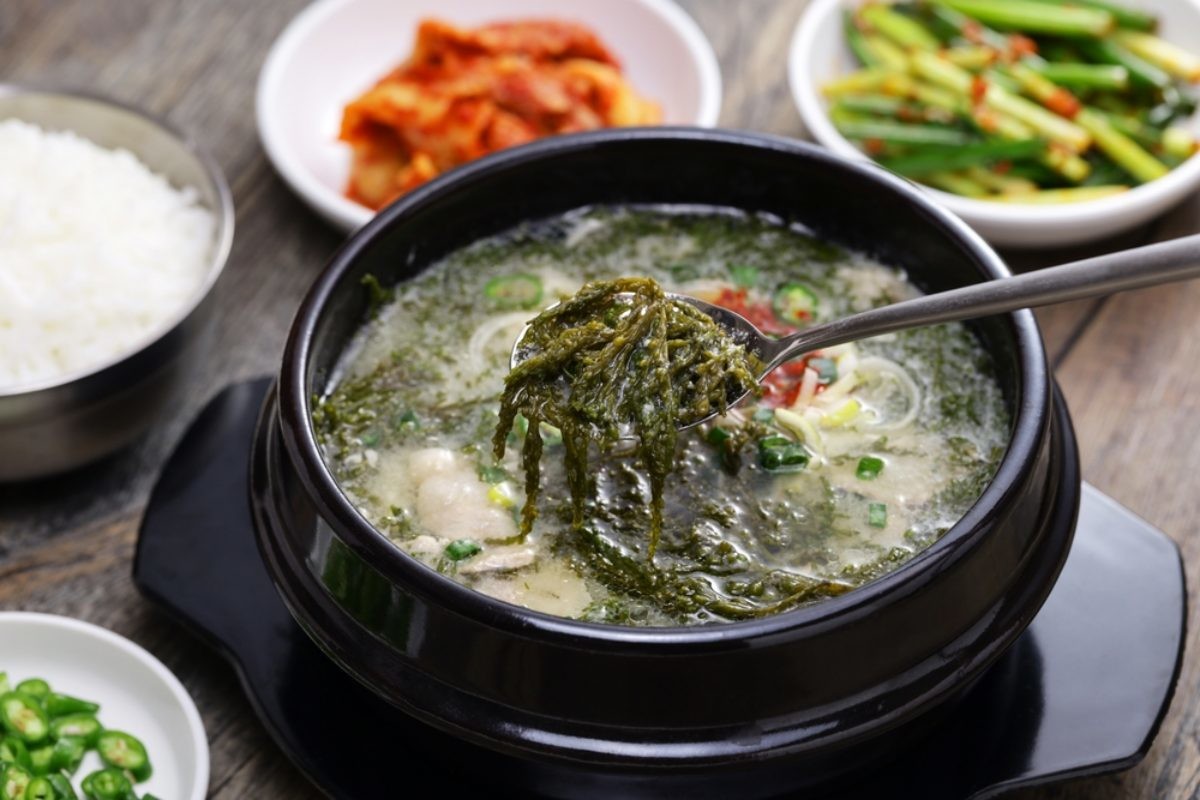 제주도의 몸국 / bonchan-shutterstock.com