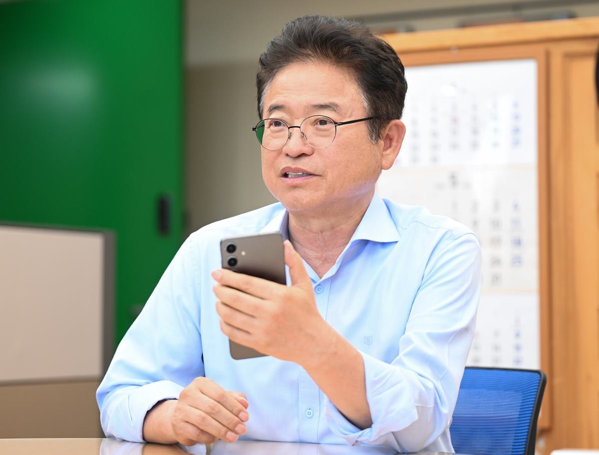 지난해 5월 이철우 도지사와 히라이 신지 일본 돗토리현 지사 간 전화 통화/경북도